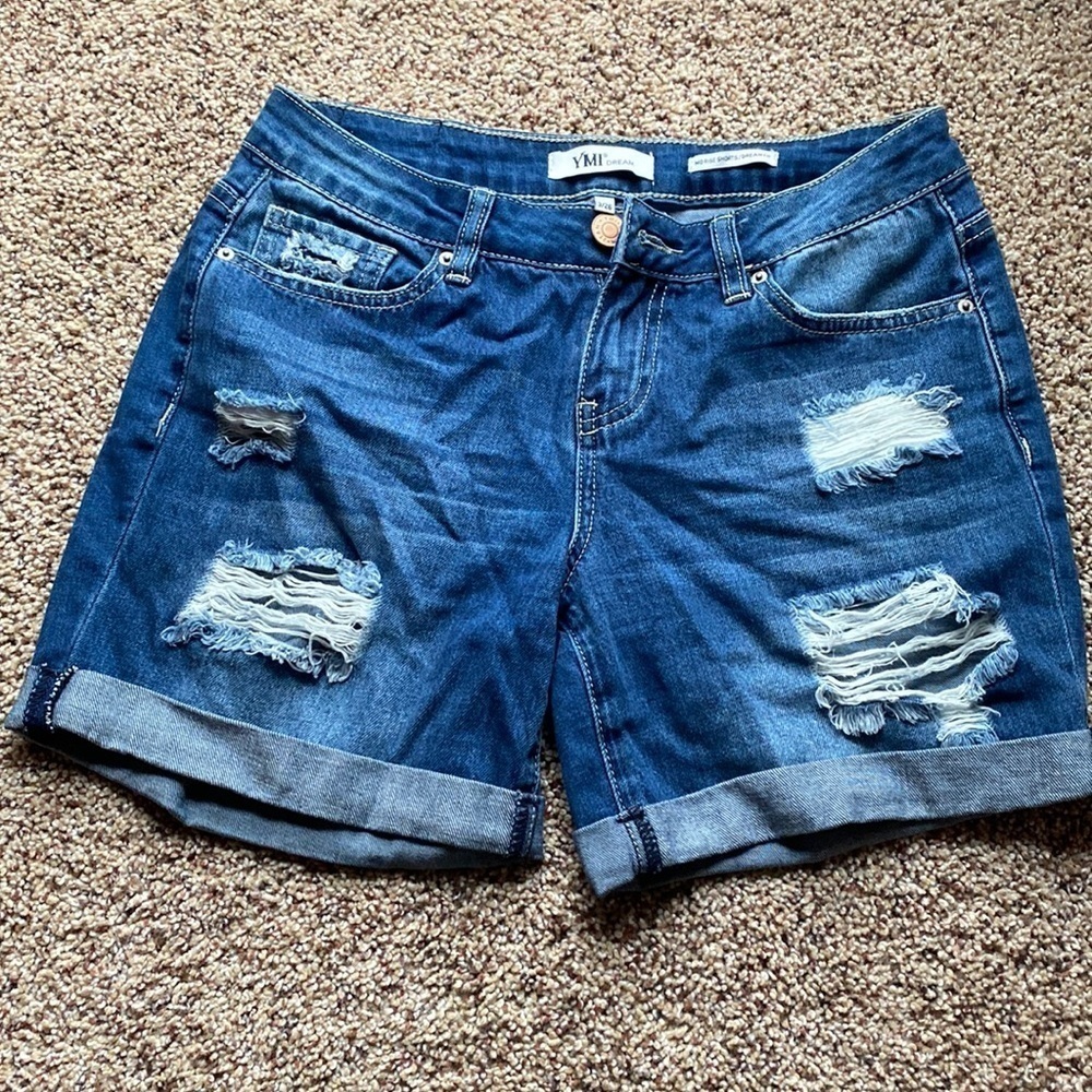 YMI dream mid rise denim shorts distressed junior’s size 3